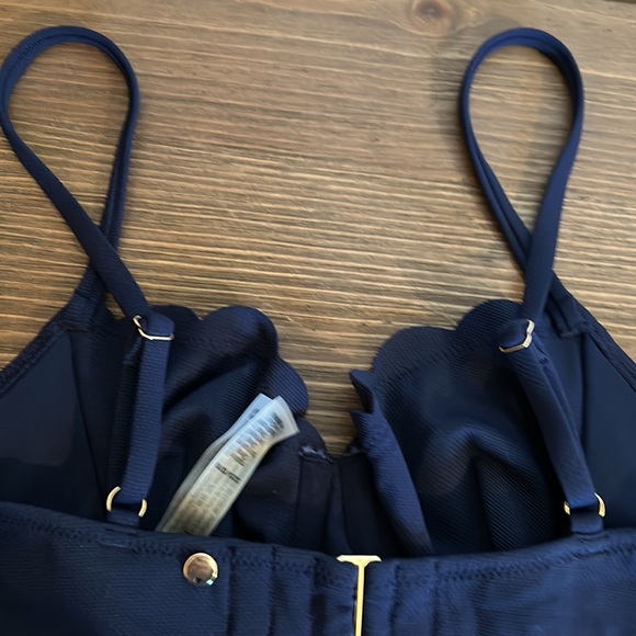 NWT Victoria’s Secret Unlined Swim Top Size 32D - Picture 5 of 6